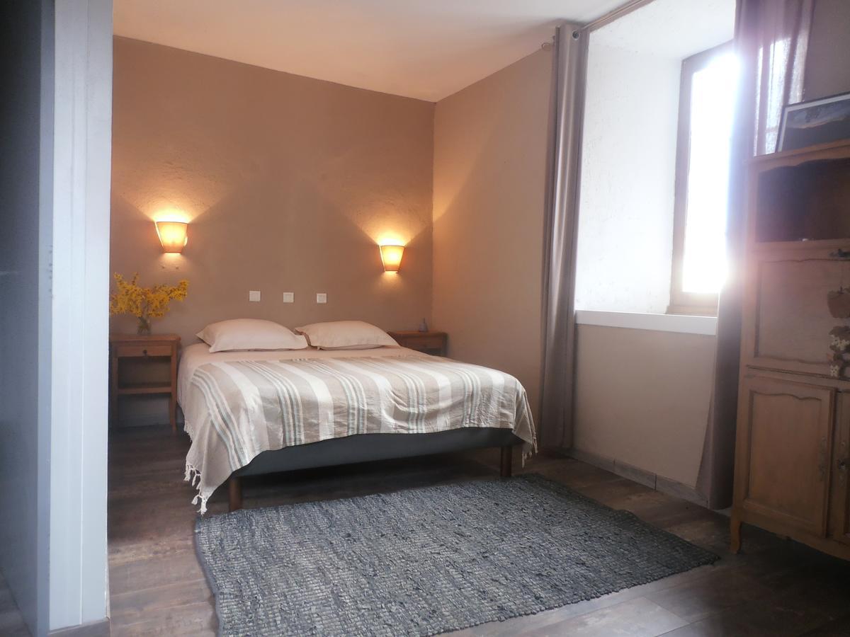 La Vallee De Gaia Bed & Breakfast Saint-Hilaire-de-Lavit Dış mekan fotoğraf